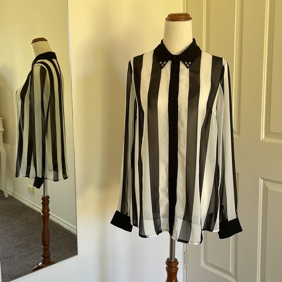 BLACK FRIDAY black + white striped sheer top +collar stud detailing - Picture 2 of 12